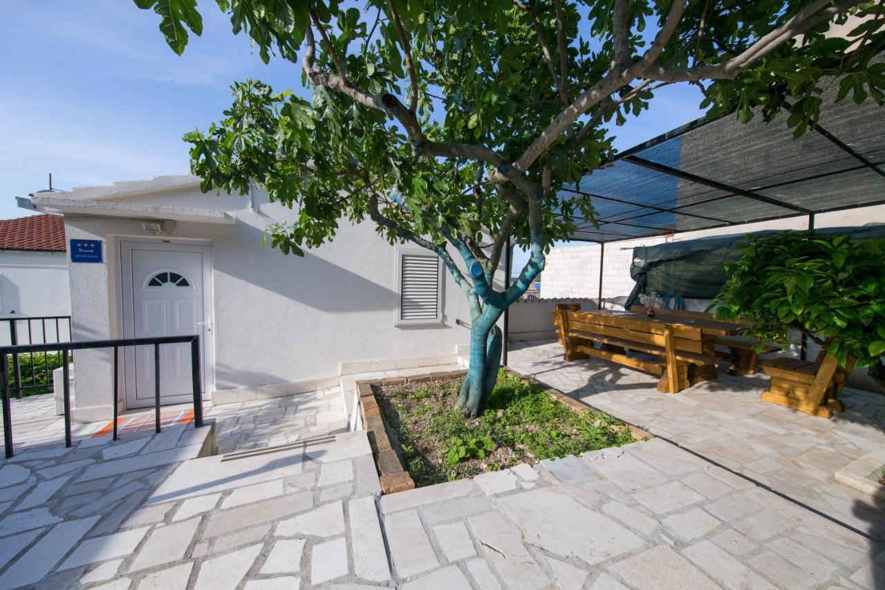 Strma Apartments Вис Экстерьер фото
